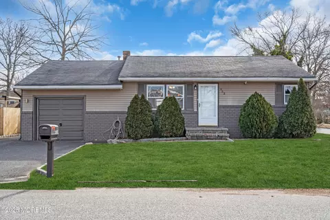 953 Tiller Ave, Beachwood, NJ 08722