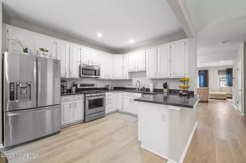 Kitchen - 107 Warbler Dr, Wayne, NJ 07470 photo 4 of 6