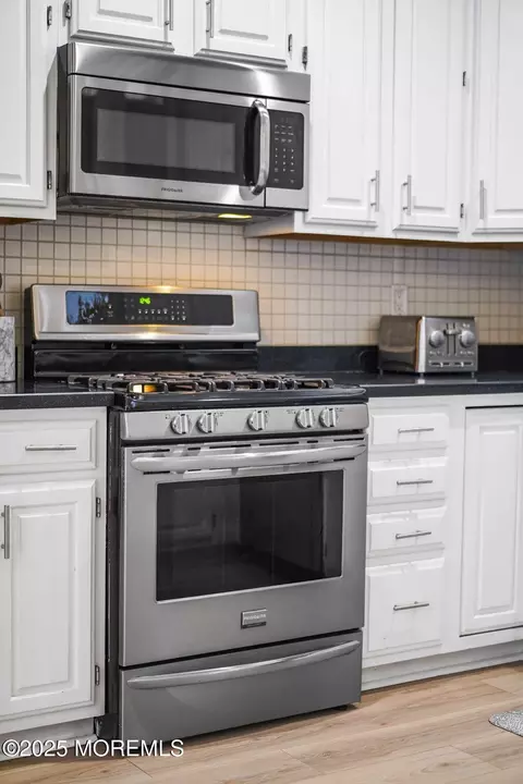 Kitchen - 107 Warbler Dr, Wayne, NJ 07470 photo 6 of 6