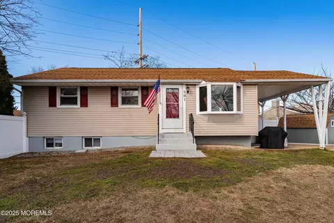 501 Stone Rd, Union Beach, NJ 07735