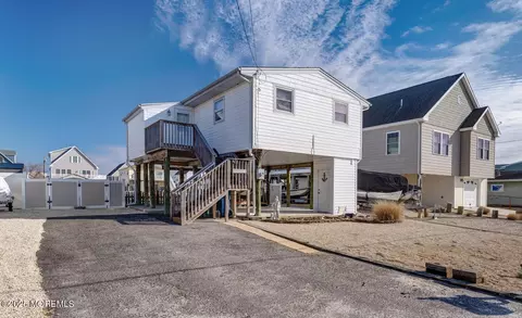 24 W Susquehanna Dr, Little Egg Harbor, NJ 08087