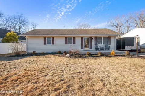 64 Capstan Ave, Manahawkin, NJ 08050