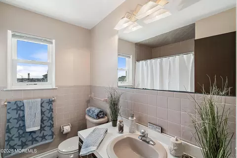Bath - 331 Ormond Dr, Lavallette, NJ 08735 photo 3 of 3