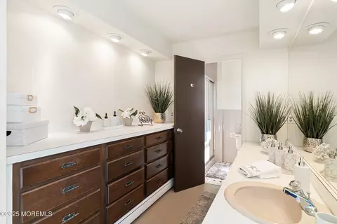 Bath - 331 Ormond Dr, Lavallette, NJ 08735 photo 1 of 3