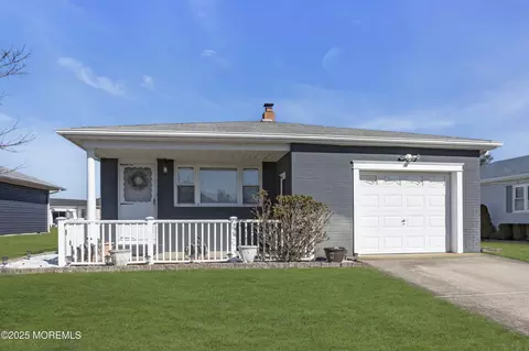 239 Bonaire Dr, Toms River, NJ 08757