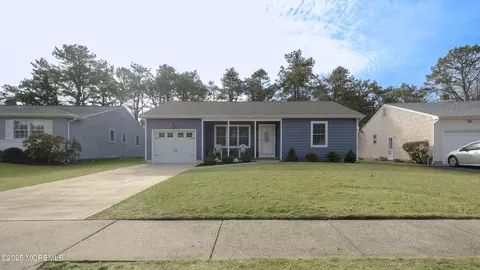 17 Killington Rd, Toms River, NJ 08757