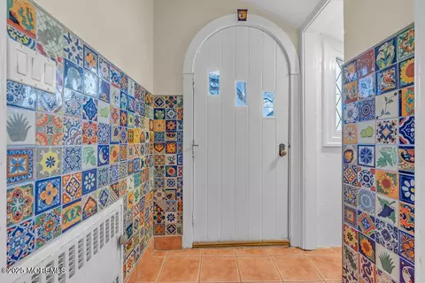 Entry Way - 14 Sunset Ave, Matawan, NJ 07747 photo 1 of 1