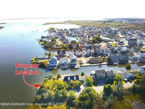 825 Oxgoose Dr, Lanoka Harbor, NJ 08734
