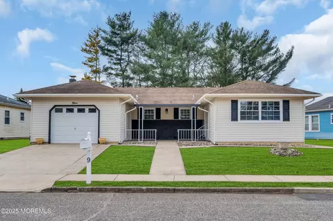 9 Pechanga St, Toms River, NJ 08757