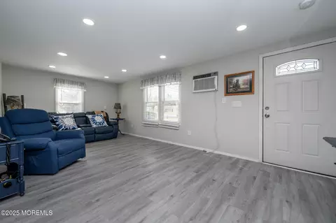 52 Douglas Dr, Jackson, NJ 08527 photo 5
