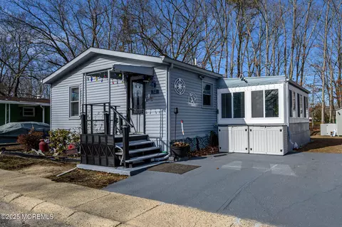 52 Douglas Dr, Jackson, NJ 08527