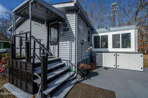 52 Douglas Dr, Jackson, NJ 08527 photo 2