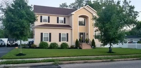 334 East Rd, Belford, NJ 07718