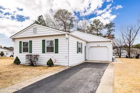 23 Augusta Ct, Toms River, NJ 08757