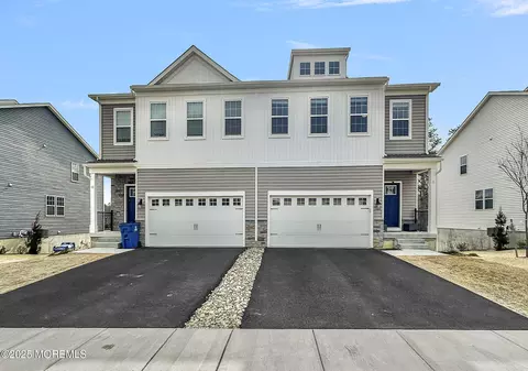 15 Barnegat Ln, Jackson, NJ 08527