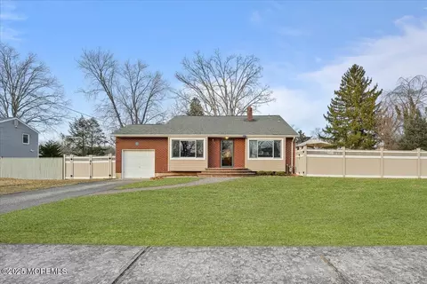 18 Rail Pl, Toms River, NJ 08755