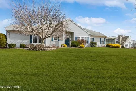 2 David Dr, Manchester, NJ 08759