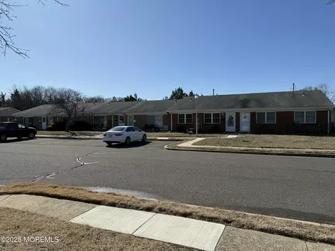 9 River Ln #135, Brick, NJ 08724