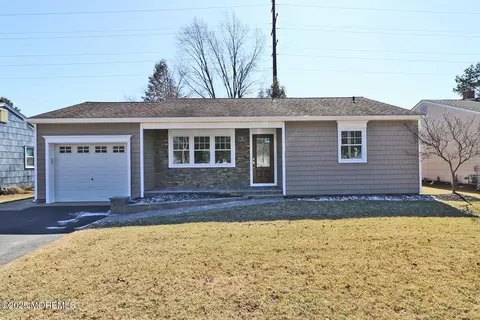 303 Westbrook Dr, Toms River, NJ 08757