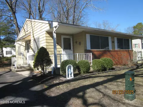 16 Florida Dr # B, Whiting, NJ 08759