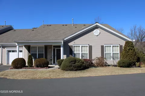 3 Greylawn Dr, Lakewood, NJ 08701
