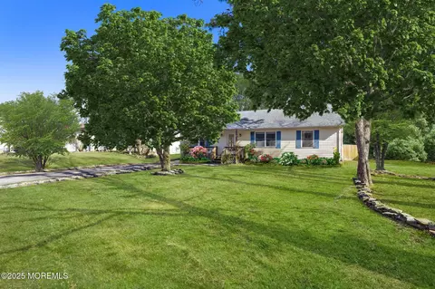 26 Mayflower Dr, Little Egg Harbor, NJ 08087