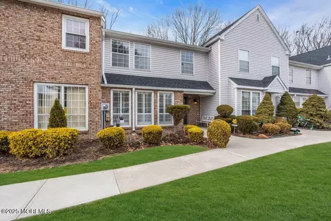 84 Foxwood Pl, Morganville, NJ 07751