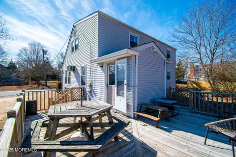 14 Hillside Ave, Barnegat, NJ 08005
