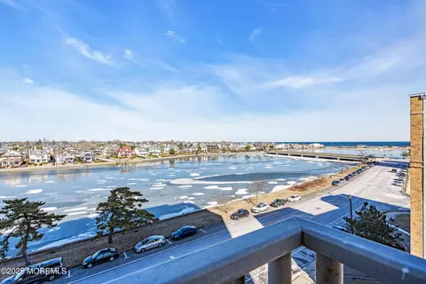 510 Deal Lake Dr #6H, Asbury Park, NJ 07712