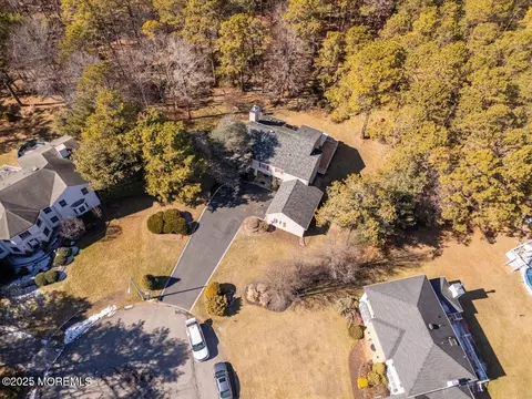 7 Southfork Dr, Jackson, NJ 08527