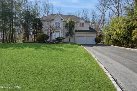 10 Banff Ct, Morganville, NJ 07751