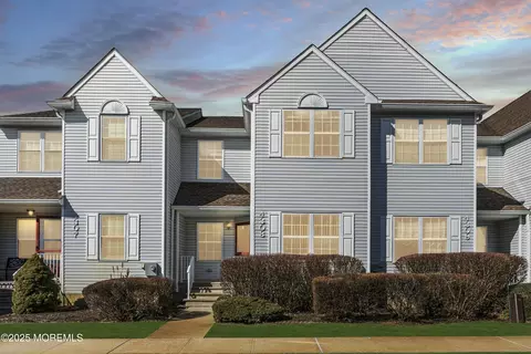 4308 Pepperidge Ct, Freehold, NJ 07728