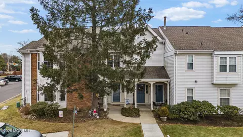 324 Tulip Ln, Freehold, NJ 07728