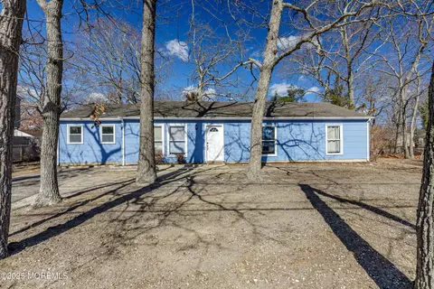 54 Korman Rd, Bayville, NJ 08721