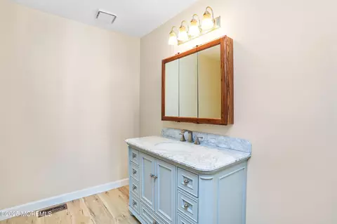 Bath - 6 Hickory Ct #C, Brielle, NJ 08730 photo 1 of 3
