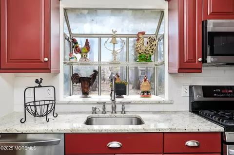 Kitchen - 6 Hickory Ct #C, Brielle, NJ 08730 photo 2 of 3