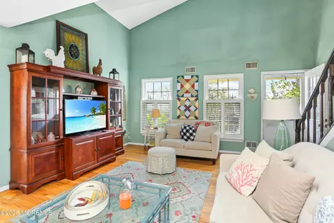 Living - 6 Hickory Ct #C, Brielle, NJ 08730 photo 2 of 3