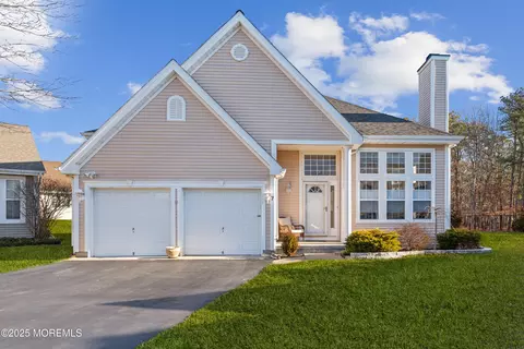 7 Brookview Ct, Barnegat, NJ 08005