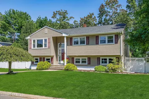 42 Edgewood Ave, Little Silver, NJ 07739