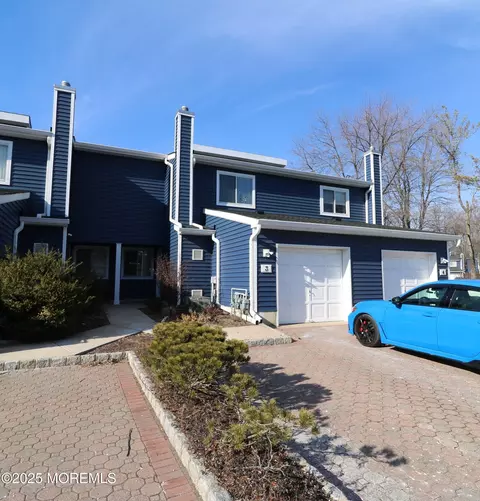 3 Rambling Meadow Ct, Tinton Falls, NJ 07724