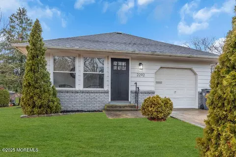 2292 Mt Hope Ln, Toms River, NJ 08753