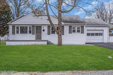 14 Centre Ave, West Deptford, NJ 08086