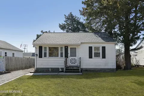 135 Division St, Toms River, NJ 08753