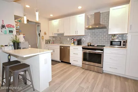 167 Amberly Dr #E, Manalapan, NJ 07726