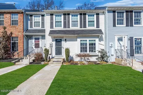 28 Byrnes Ln E, Sayreville, NJ 08872