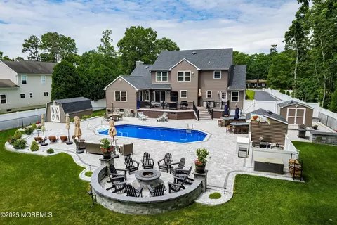 709 Lake Barnegat Dr, Lanoka Harbor, NJ 08734
