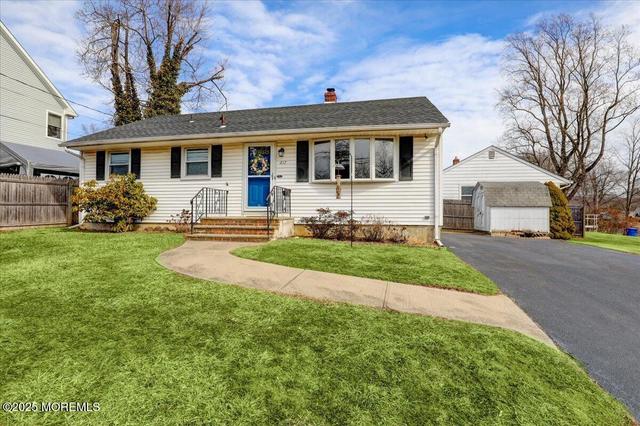 617 Greene Ave, Belford, NJ 07718