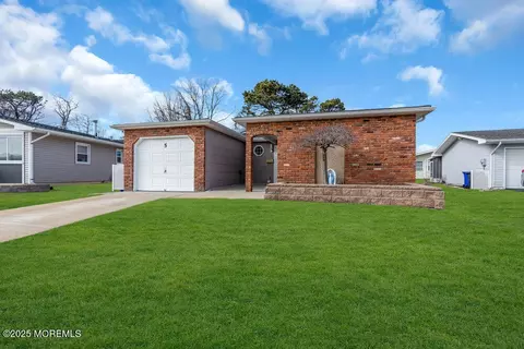 5 Keats Rd, Brick, NJ 08724