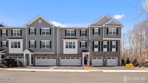 304 Arose Ln, Middletown, NJ 07748