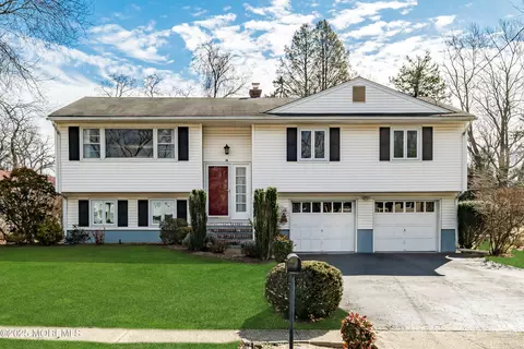 14 Shirley Ann Dr, Ocean, NJ 07712